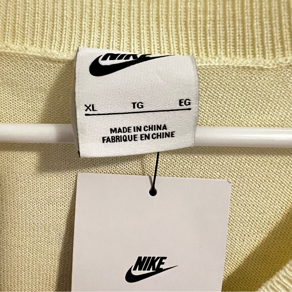 NEW‎ Men's Size XL Nike Swoosh Sweater Vest FD2873-113 Coconut Milk Black NWT - Picture 3 of 5